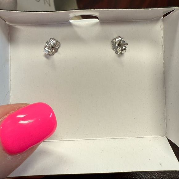 Avon Marquis Drop Silvertone chandelier Earrings with Crystal Accents NIB 2010 - Picture 3 of 5